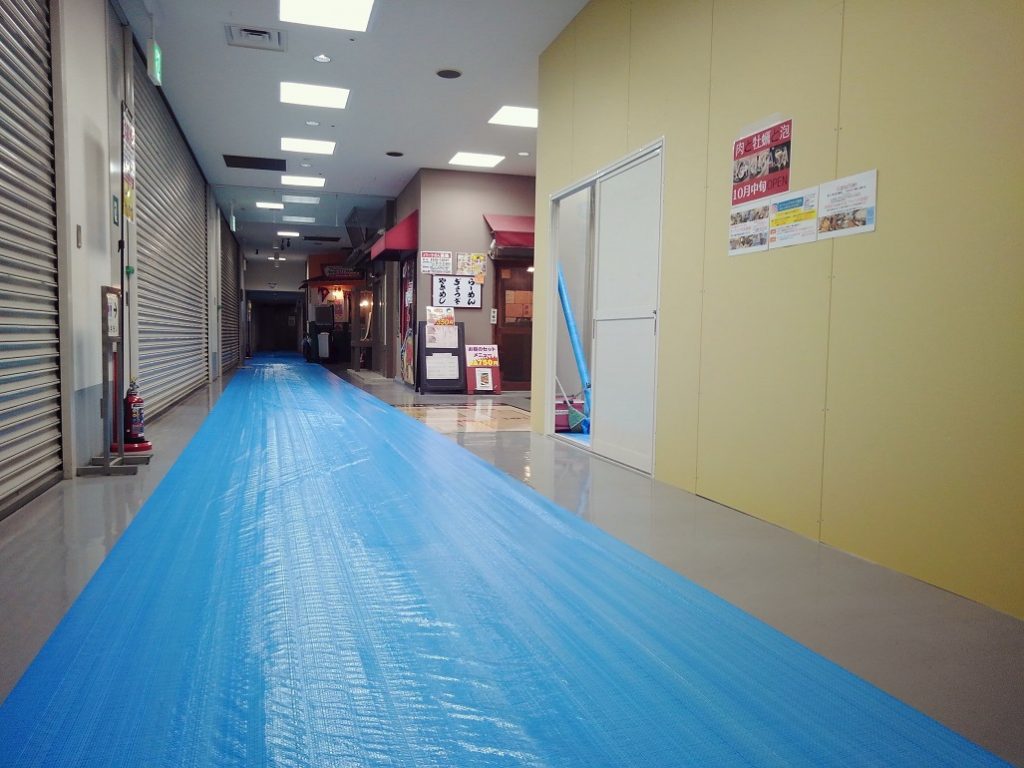 滋賀県草津　バルの新装工事は解体屋さんが夜通し頑張っております！！;