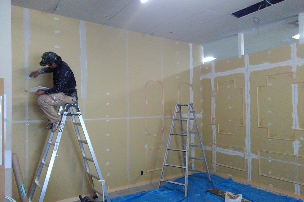 五条フォトスタジオは塗装工事で一気に完成に近づいています;