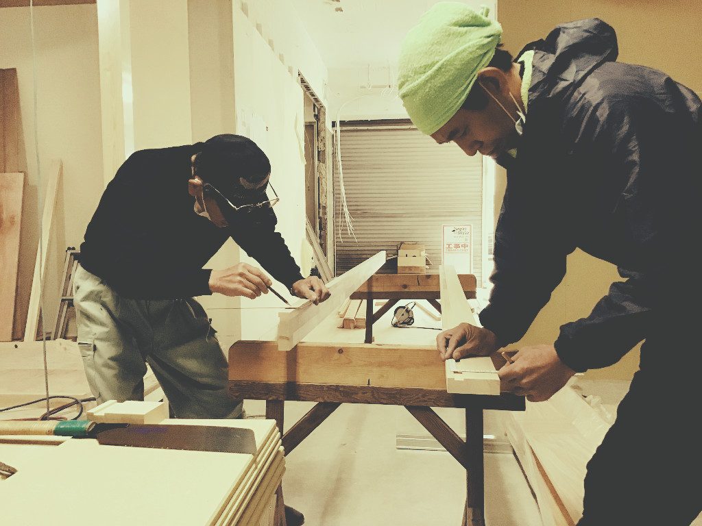 京都山科写真スタジオの内装造作、大工さん作業開始でございます。;