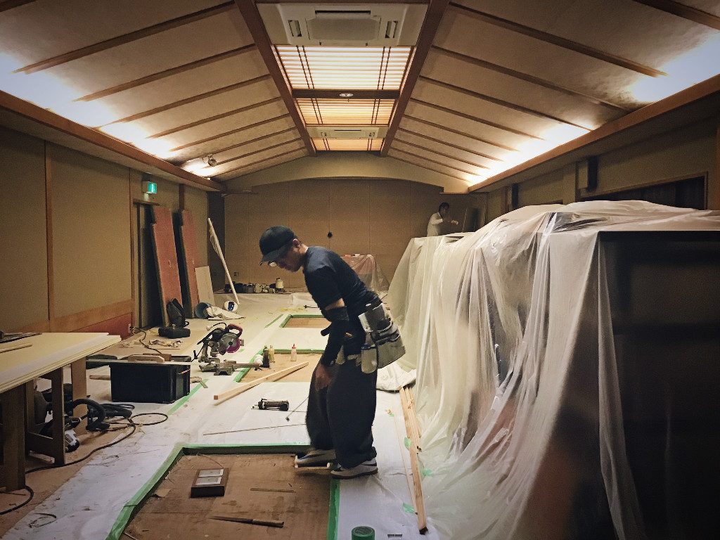 京都嵐山・良彌様お座敷の修繕工事に伺っております。;