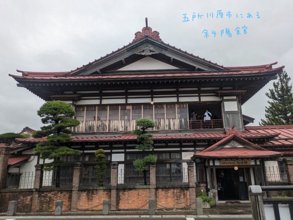 京都駅 豆菓子屋さん 格子の塗装;